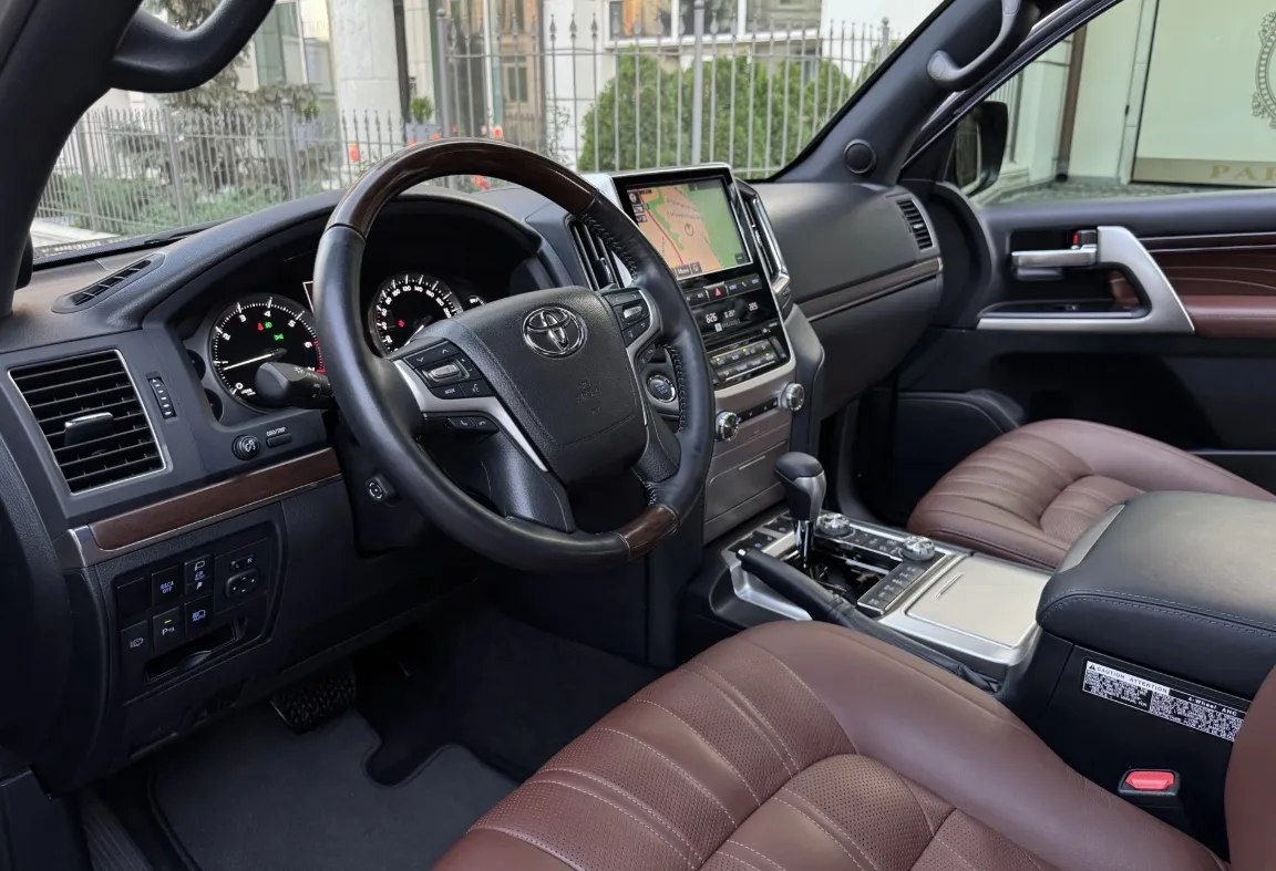 Toyota Land Cruiser - фото 2