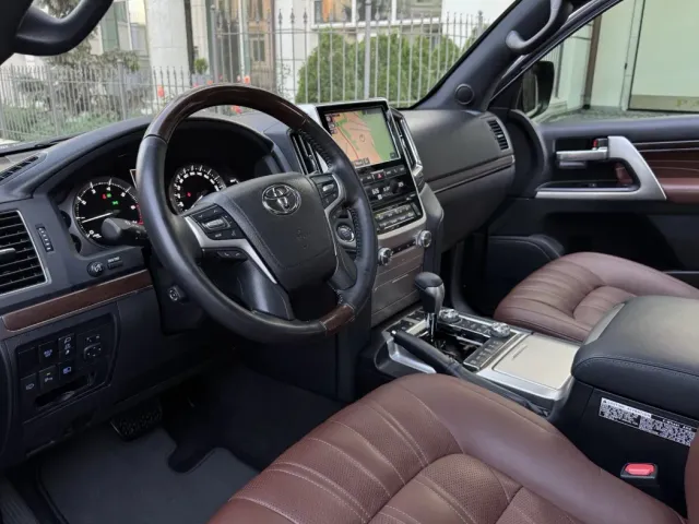 Toyota Land Cruiser - фото 2