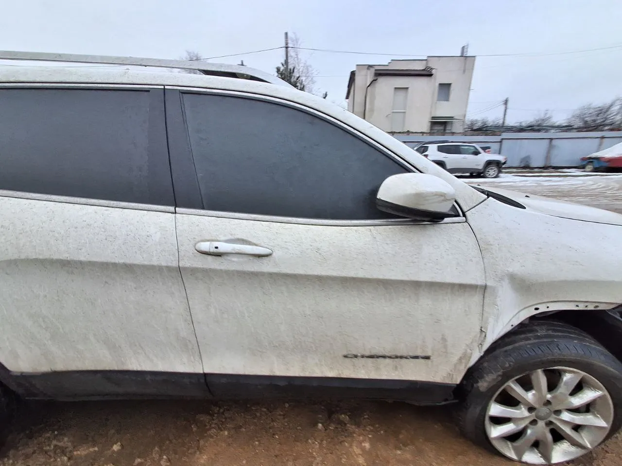 Jeep Cherokee - фото 4