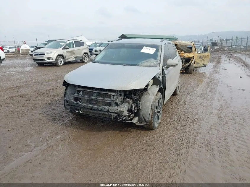 Volkswagen Tiguan - фото 2