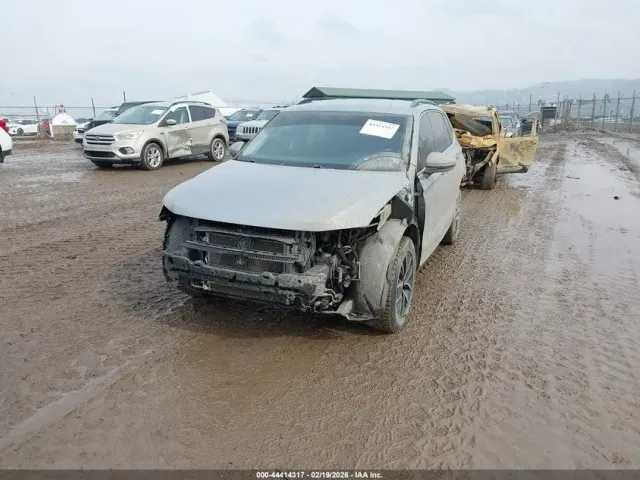 Volkswagen Tiguan - фото 2