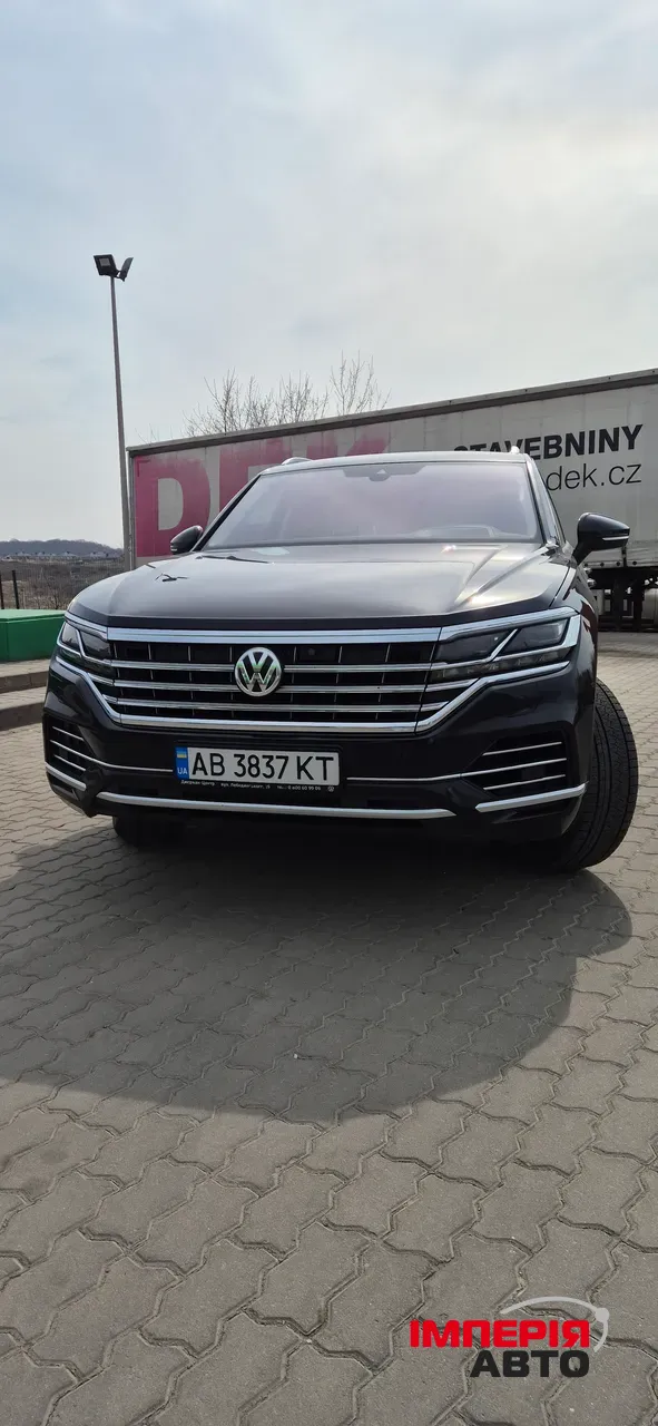 Volkswagen Touareg - фото 1