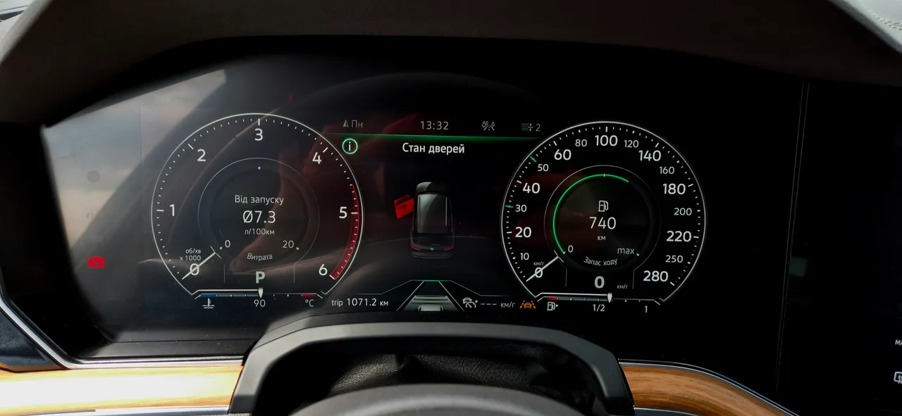 Volkswagen Touareg - фото 3