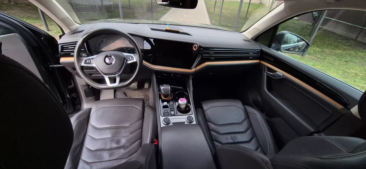 Volkswagen Touareg - фото 7