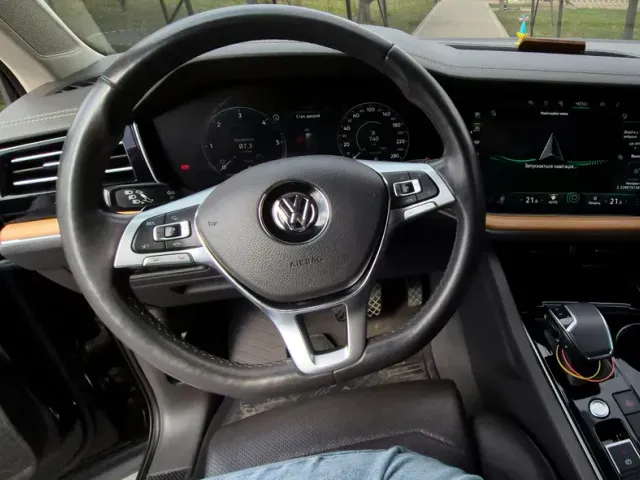 Volkswagen Touareg - фото 5