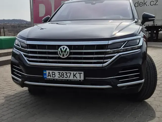 Volkswagen Touareg - фото 1