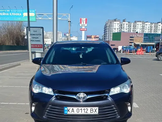 Toyota Camry - фото 2