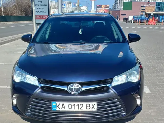 Toyota Camry - фото 1