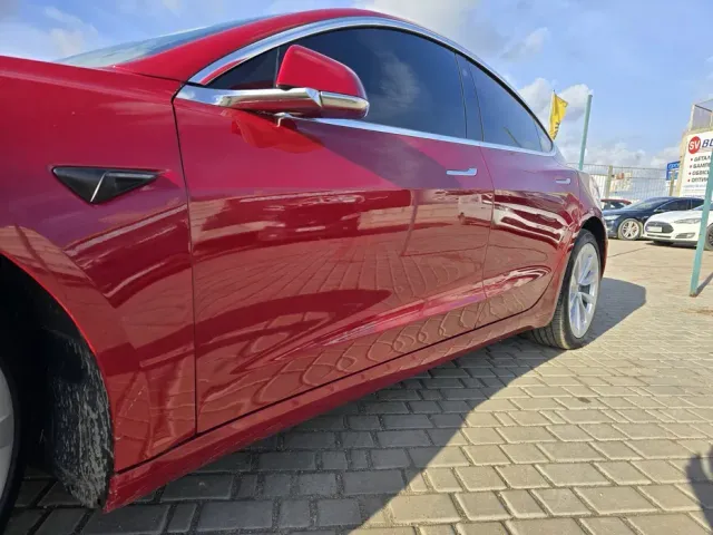 Tesla Model 3 - фото 3