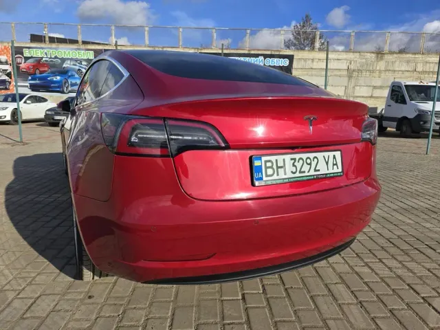 Tesla Model 3 - фото 5