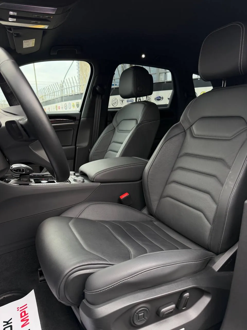 Volkswagen Touareg - фото 12