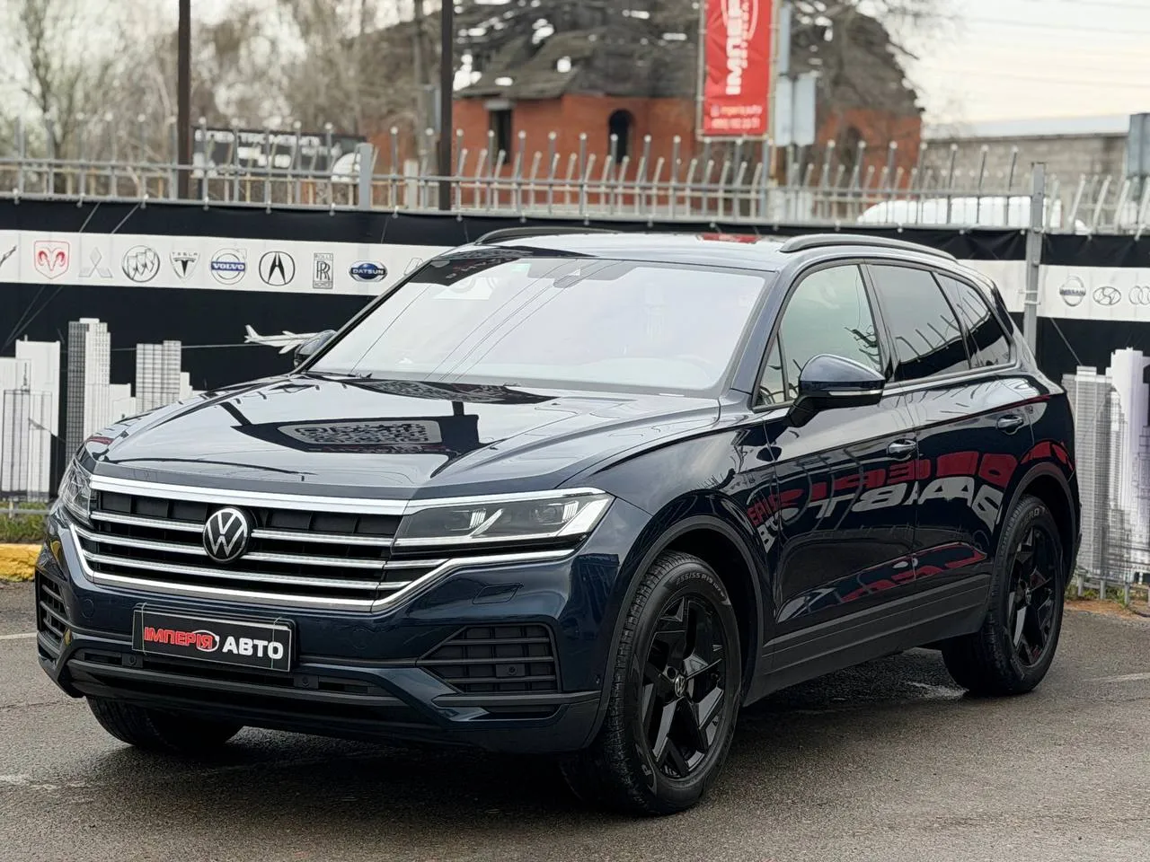 Volkswagen Touareg - фото 1