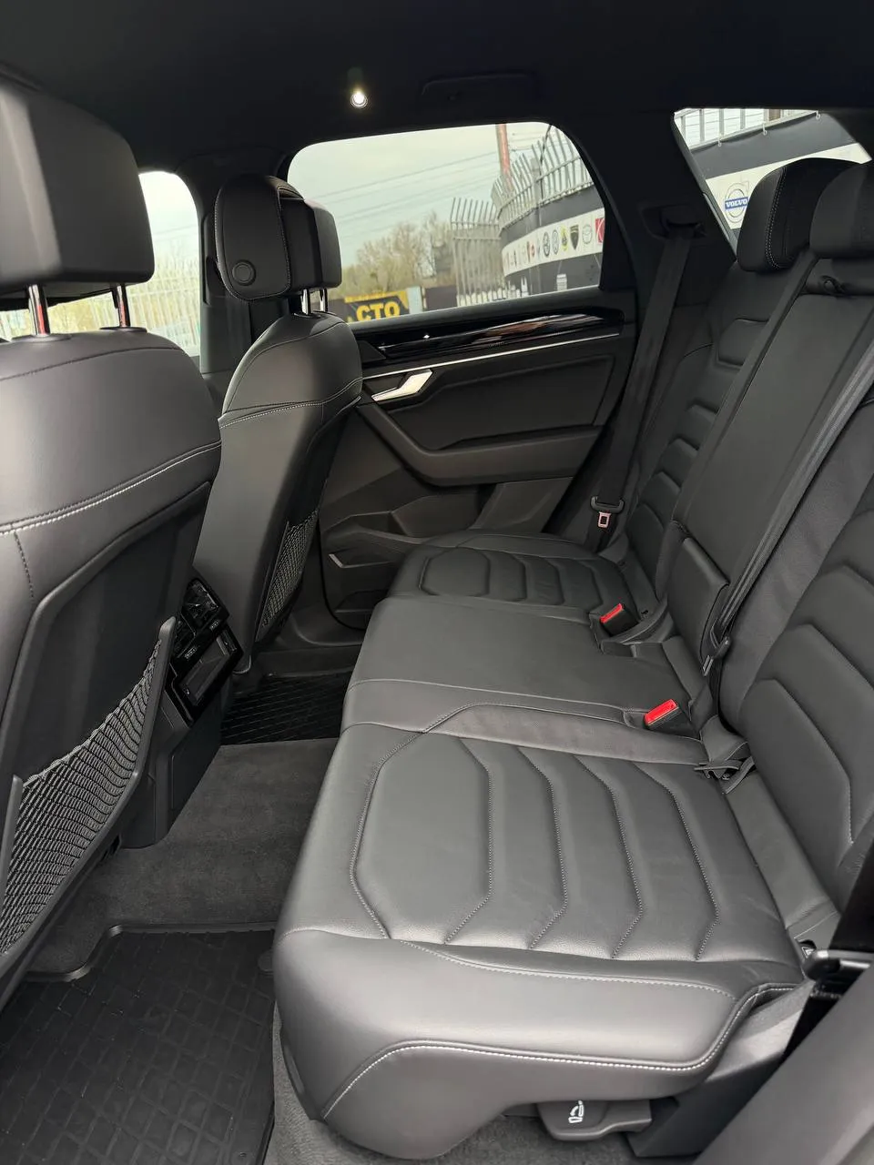 Volkswagen Touareg - фото 11