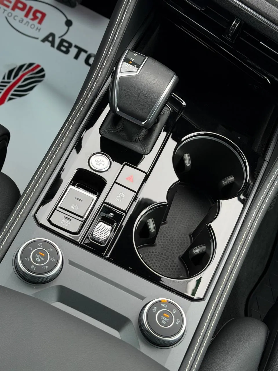 Volkswagen Touareg - фото 10