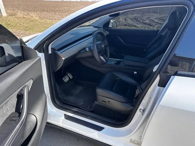 Tesla Model Y - фото 3