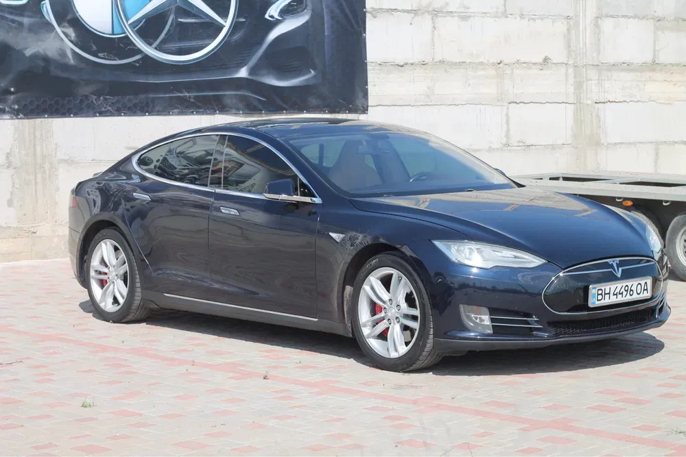 Tesla Model S - фото 2