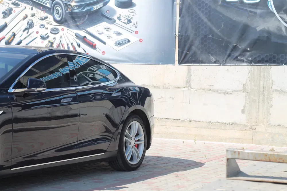 Tesla Model S - фото 7