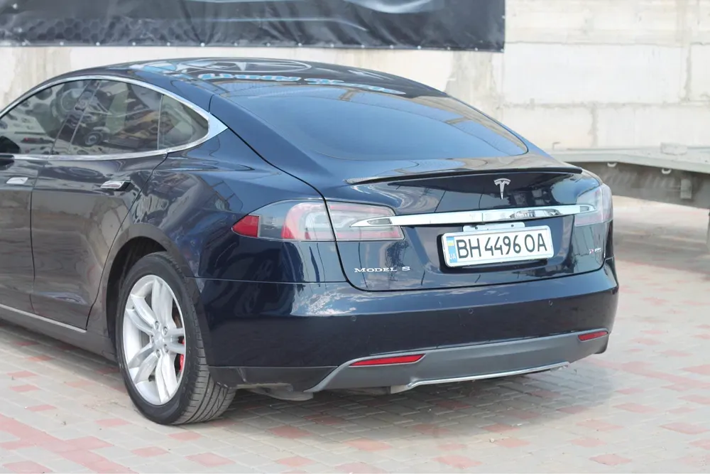 Tesla Model S - фото 6