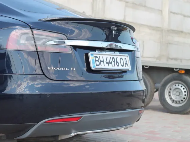 Tesla Model S - фото 5