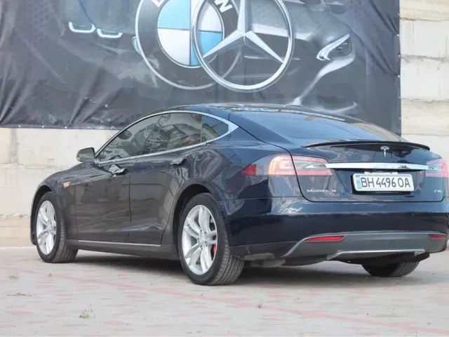 Tesla Model S - фото 3