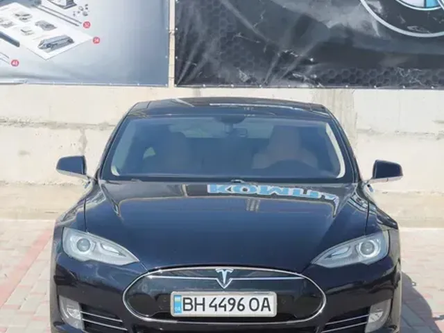 Tesla Model S - фото 4