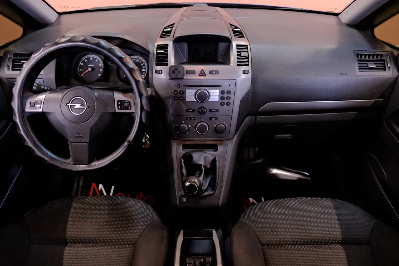 Opel Zafira - фото 7