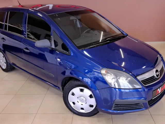 Opel Zafira - фото 4