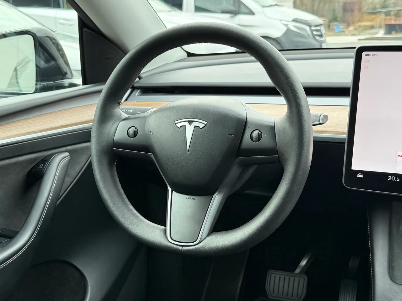 Tesla Model Y - фото 32