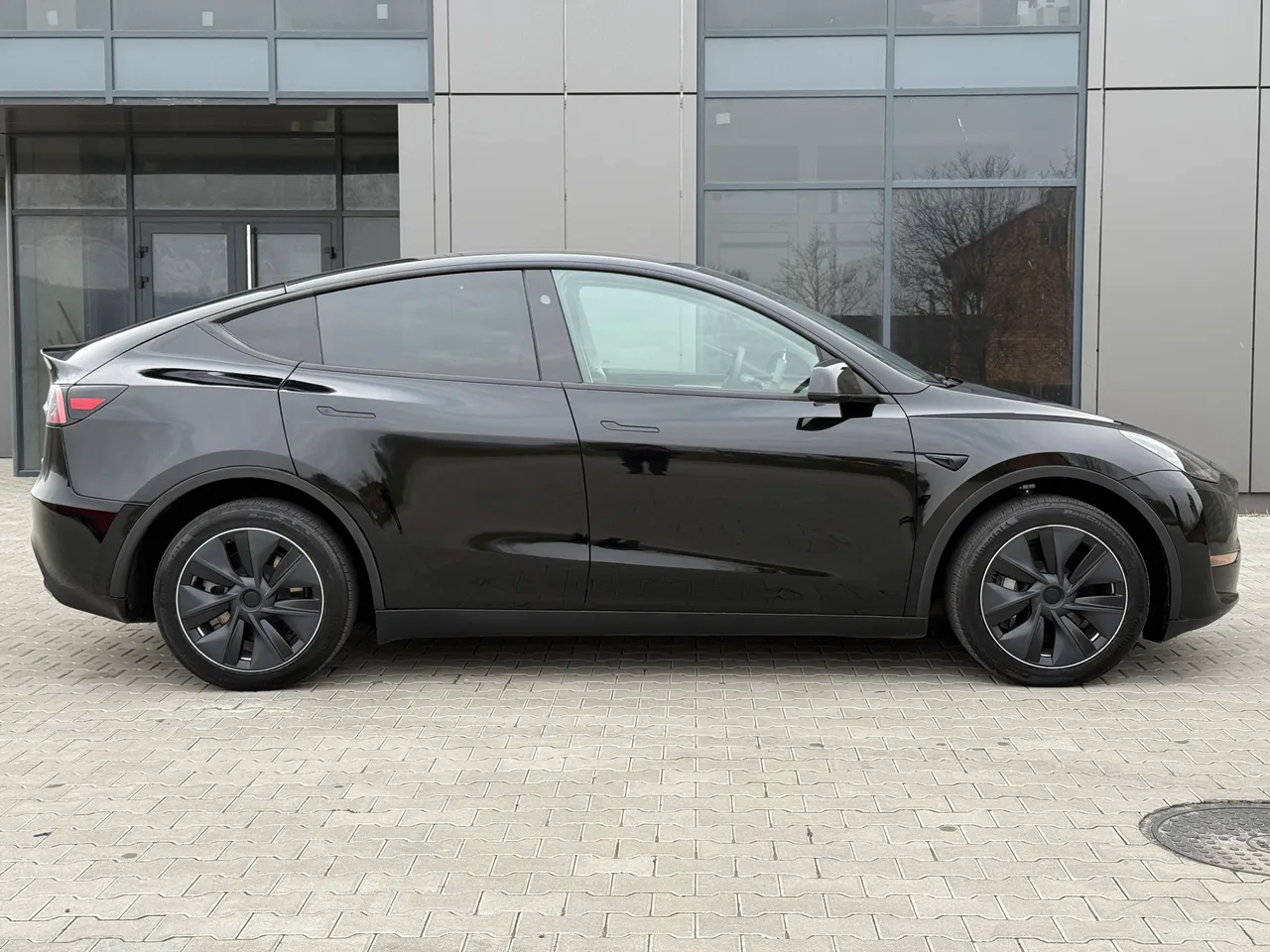Tesla Model Y - фото 6