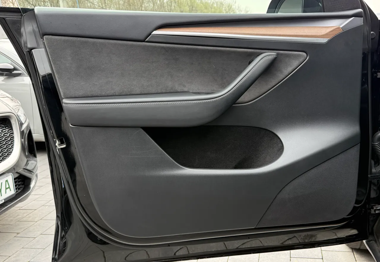 Tesla Model Y - фото 34