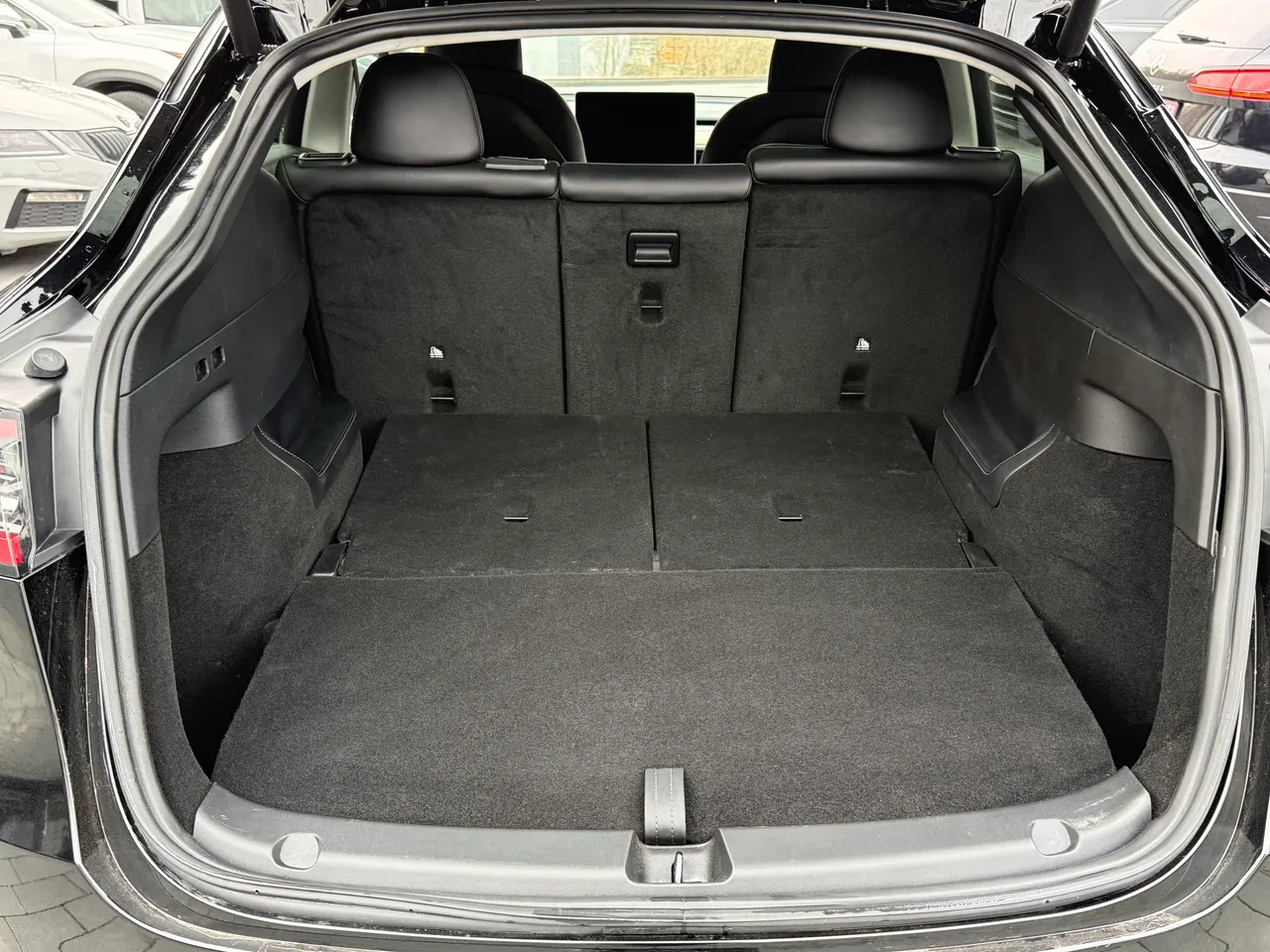 Tesla Model Y - фото 23