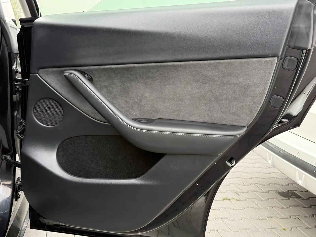 Tesla Model Y - фото 37