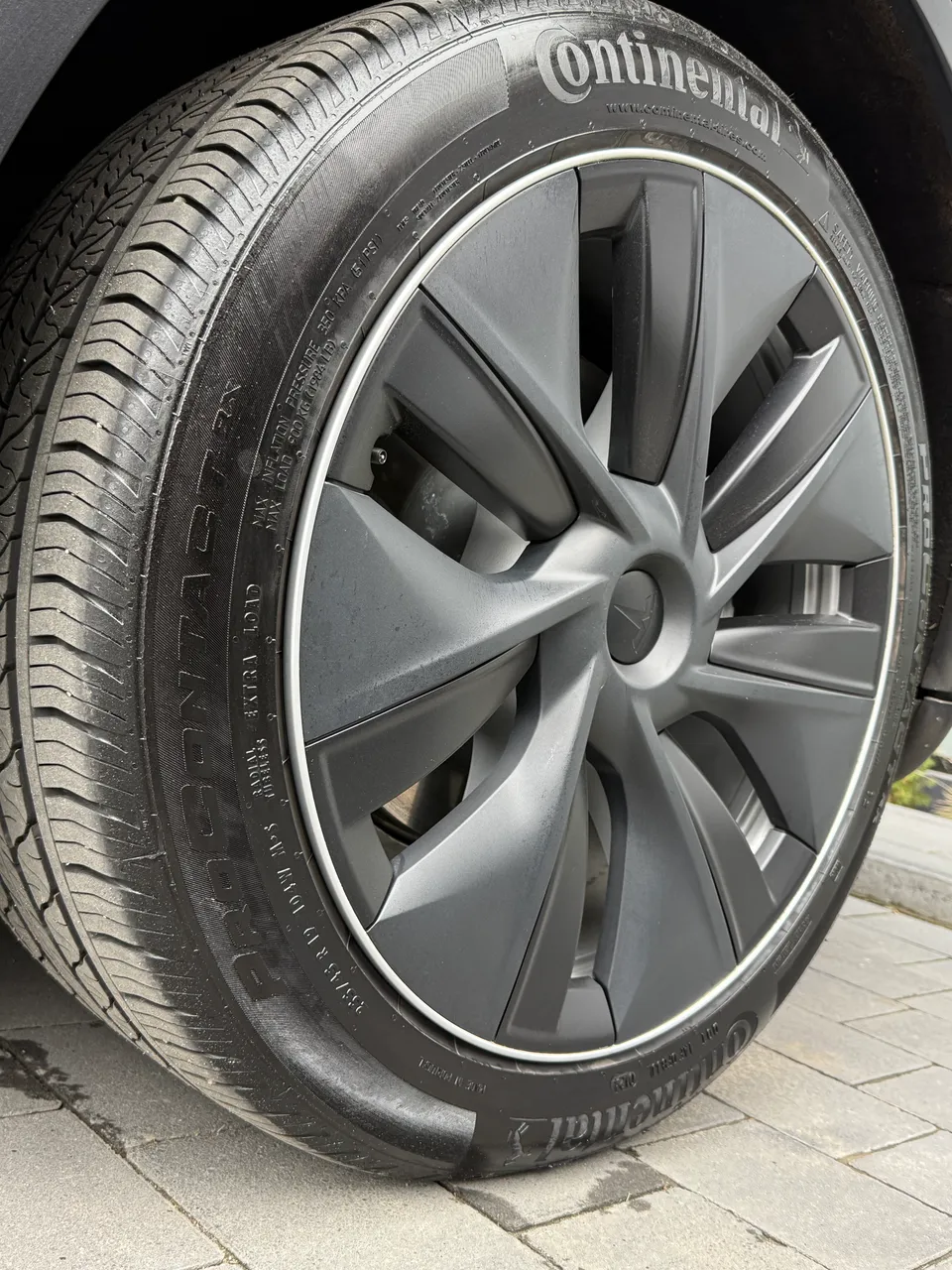 Tesla Model Y - фото 49