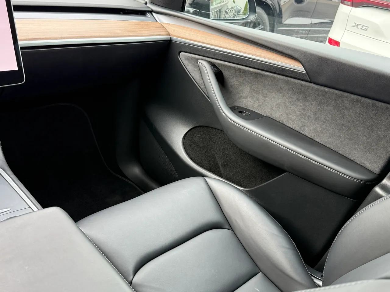 Tesla Model Y - фото 12