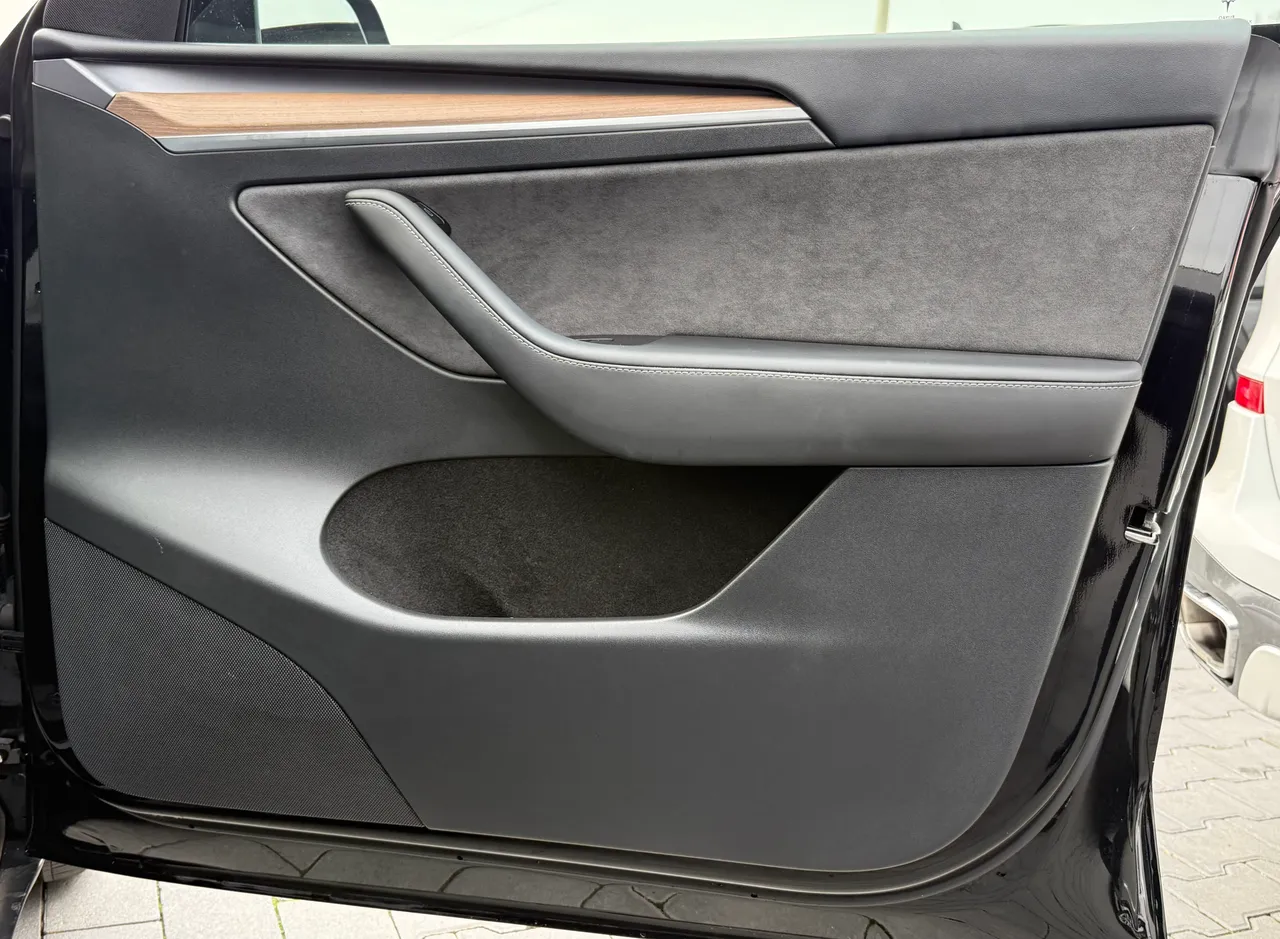 Tesla Model Y - фото 36