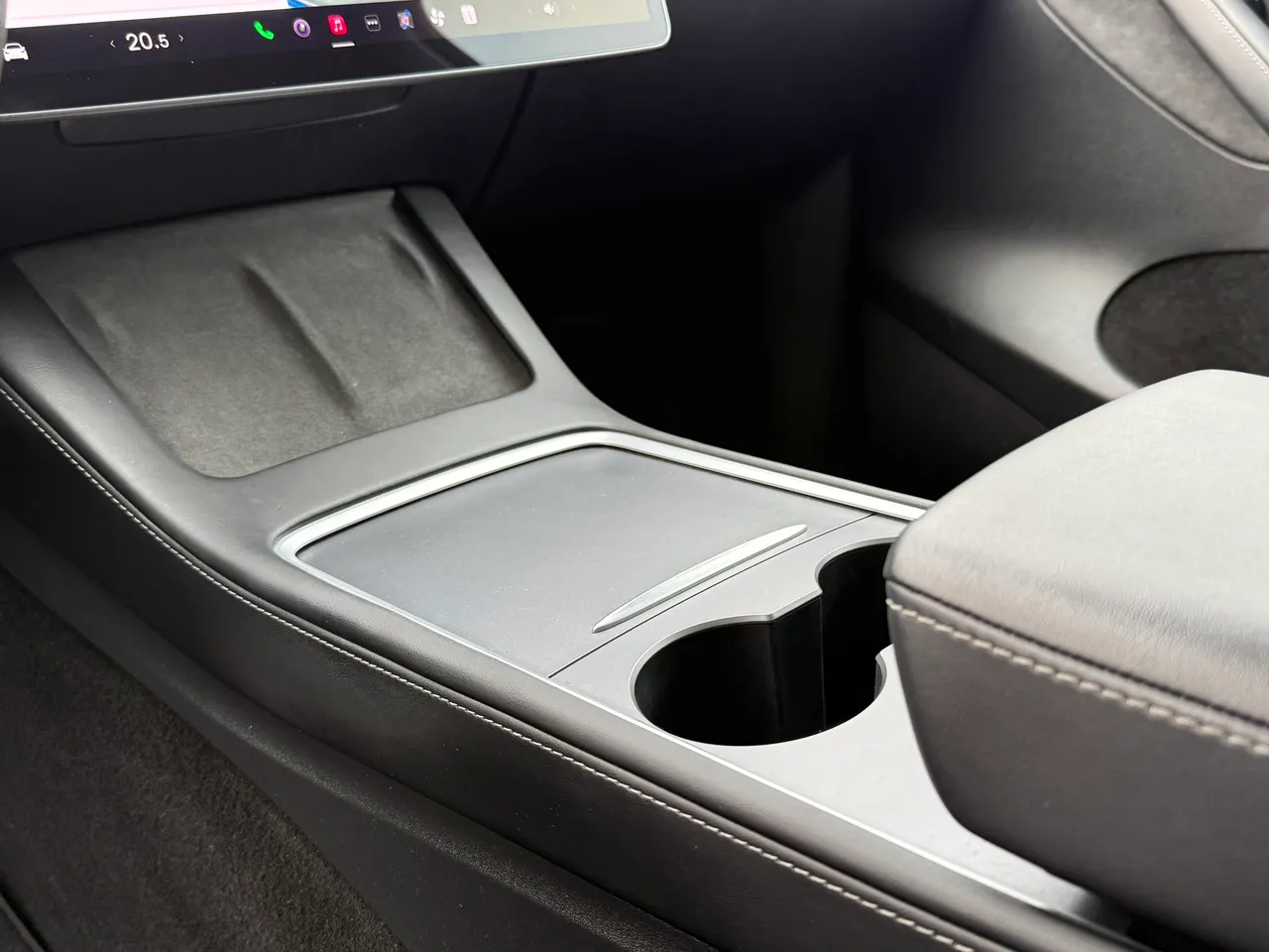 Tesla Model Y - фото 33