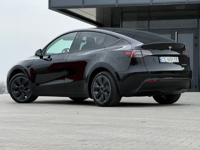 Tesla Model Y - фото 2