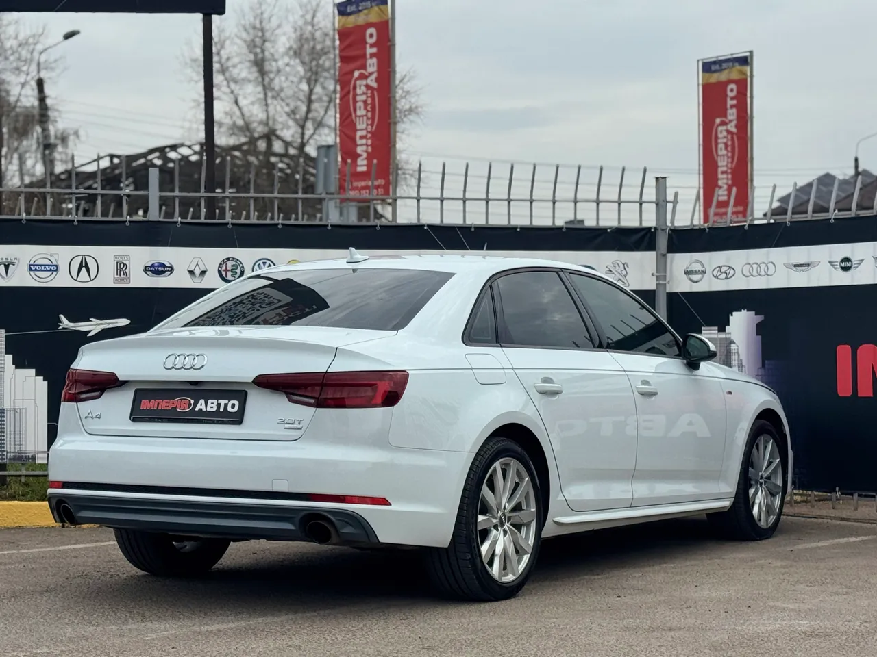 Audi A4 - фото 7