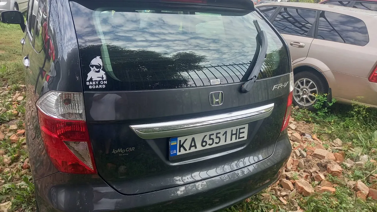 Honda FR-V - фото 8