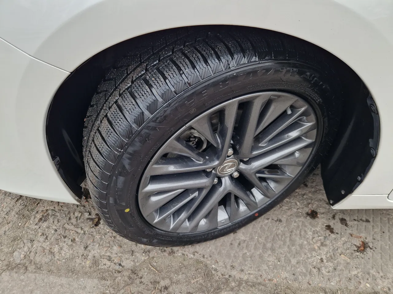 Lexus ES - фото 11