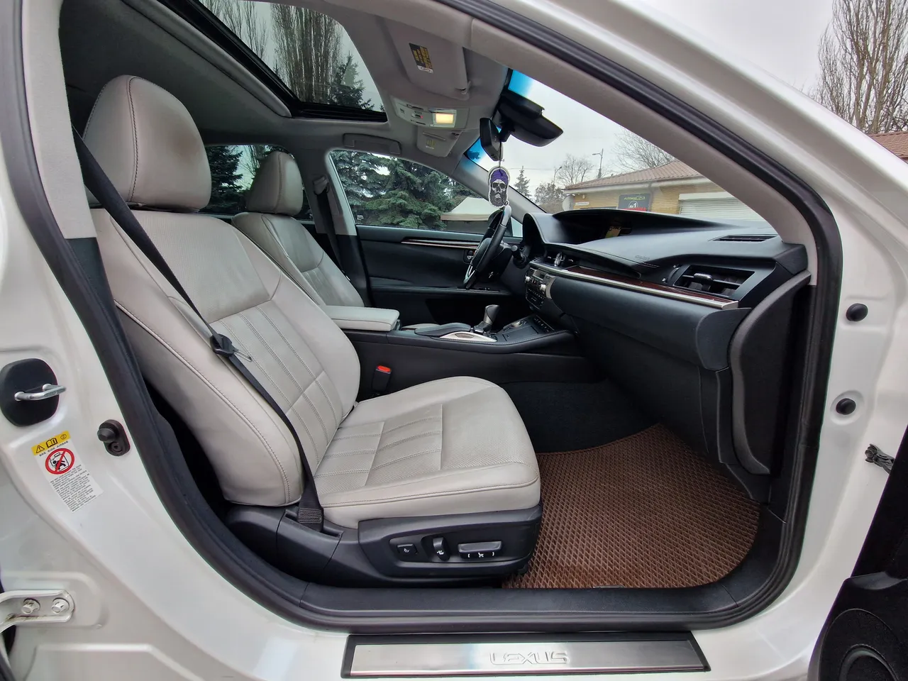 Lexus ES - фото 34