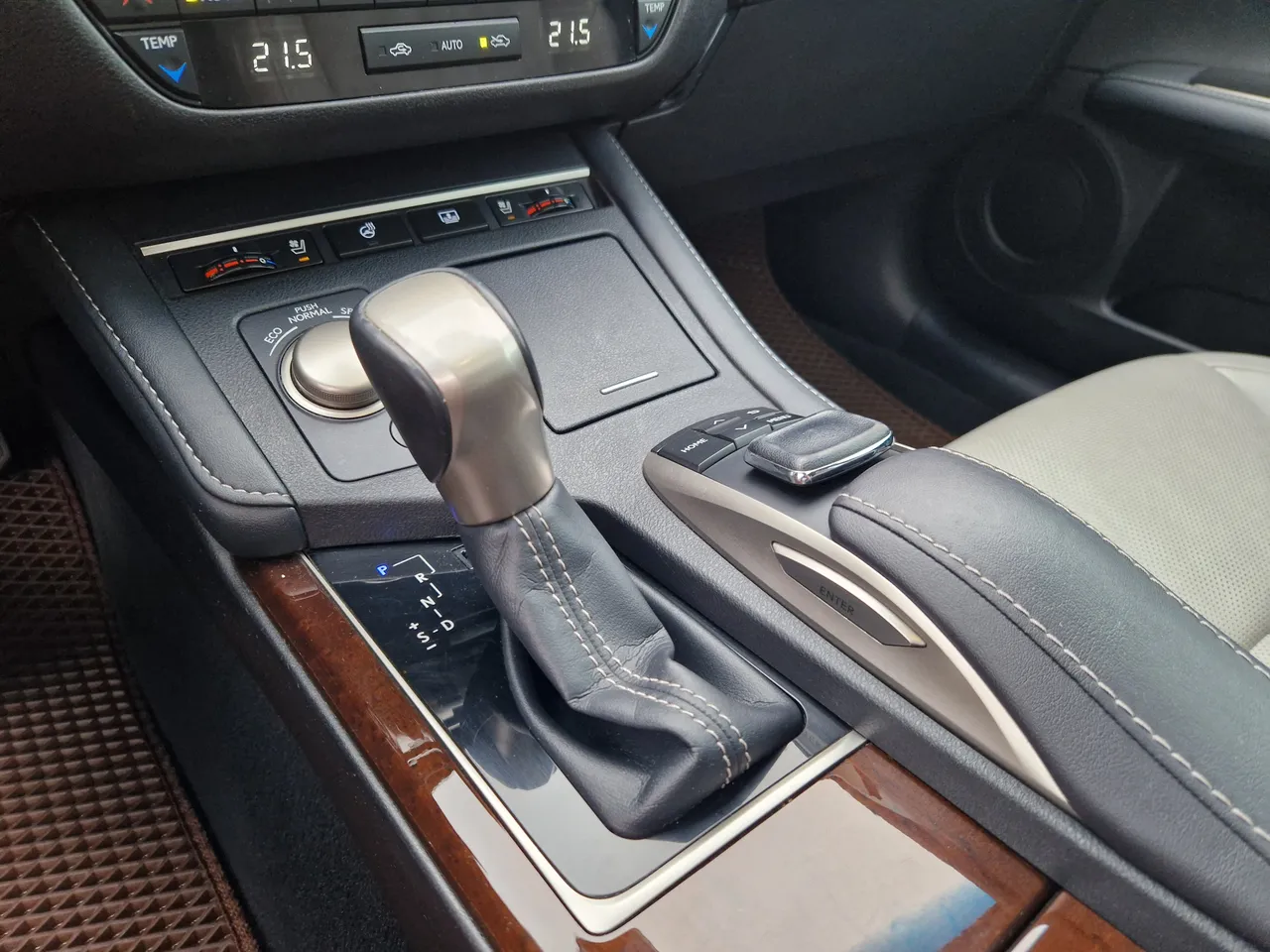 Lexus ES - фото 27