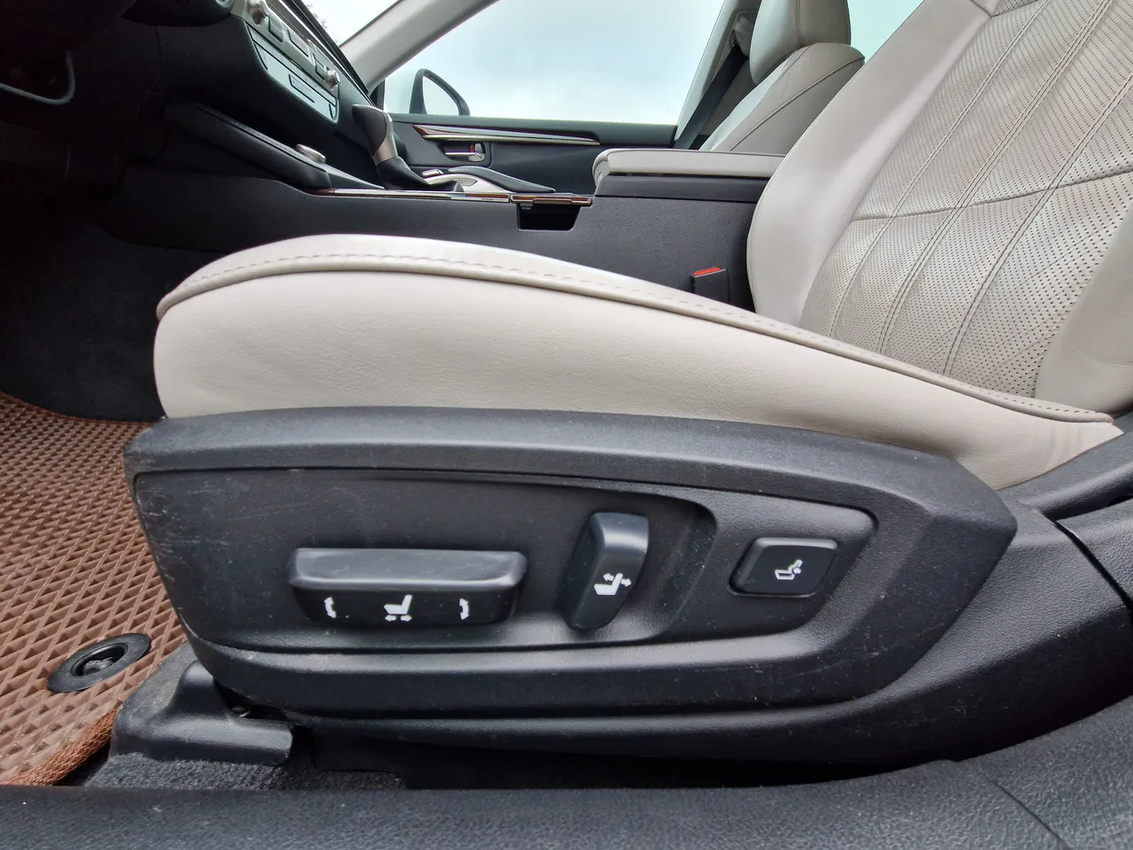 Lexus ES - фото 18