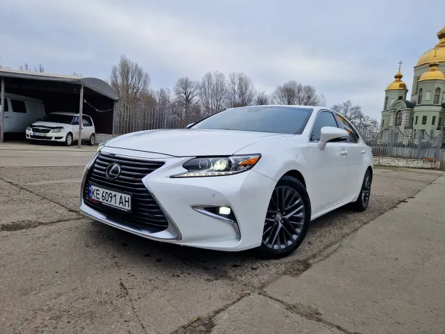 Lexus ES - фото 1