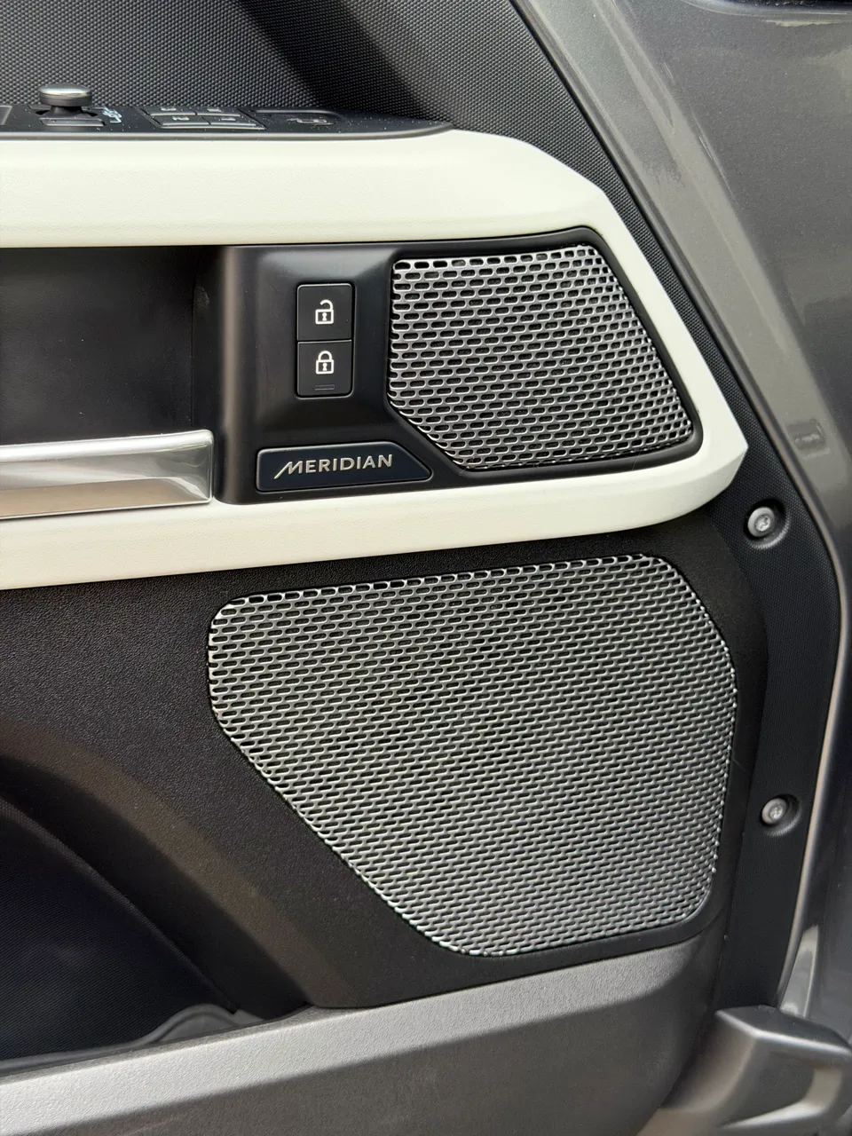 Land Rover Defender - фото 11