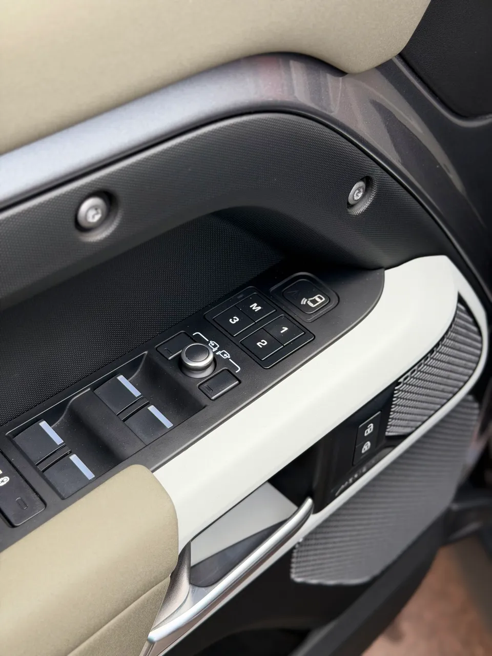 Land Rover Defender - фото 10