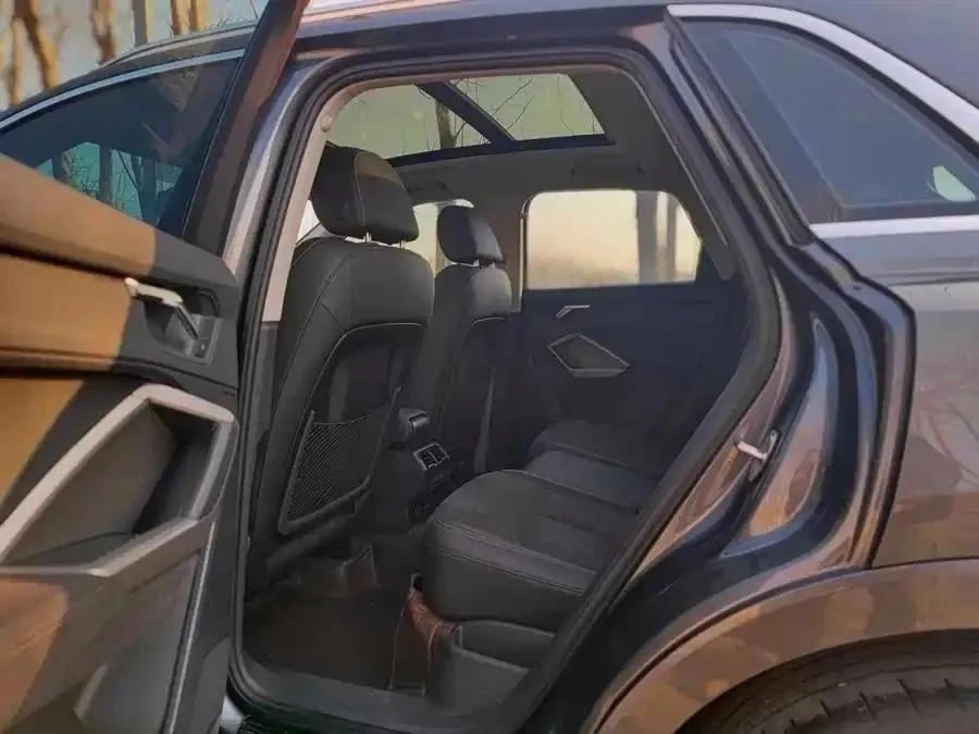 Audi Q3 - фото 6