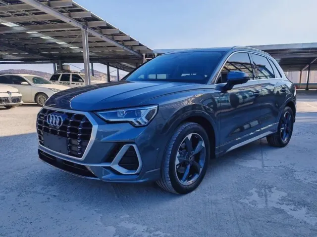 Audi Q3 - фото 1