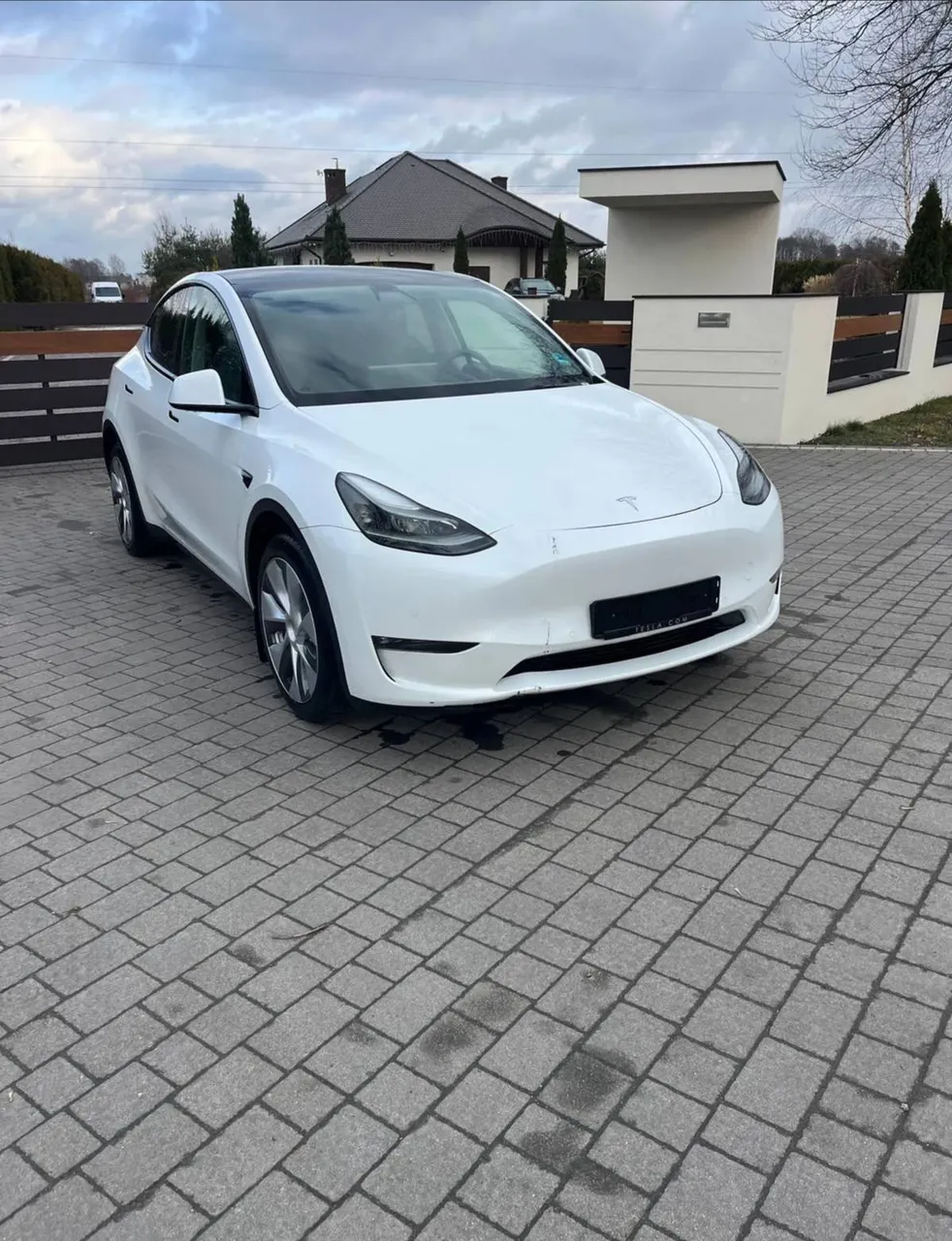 Tesla Model Y - фото 6