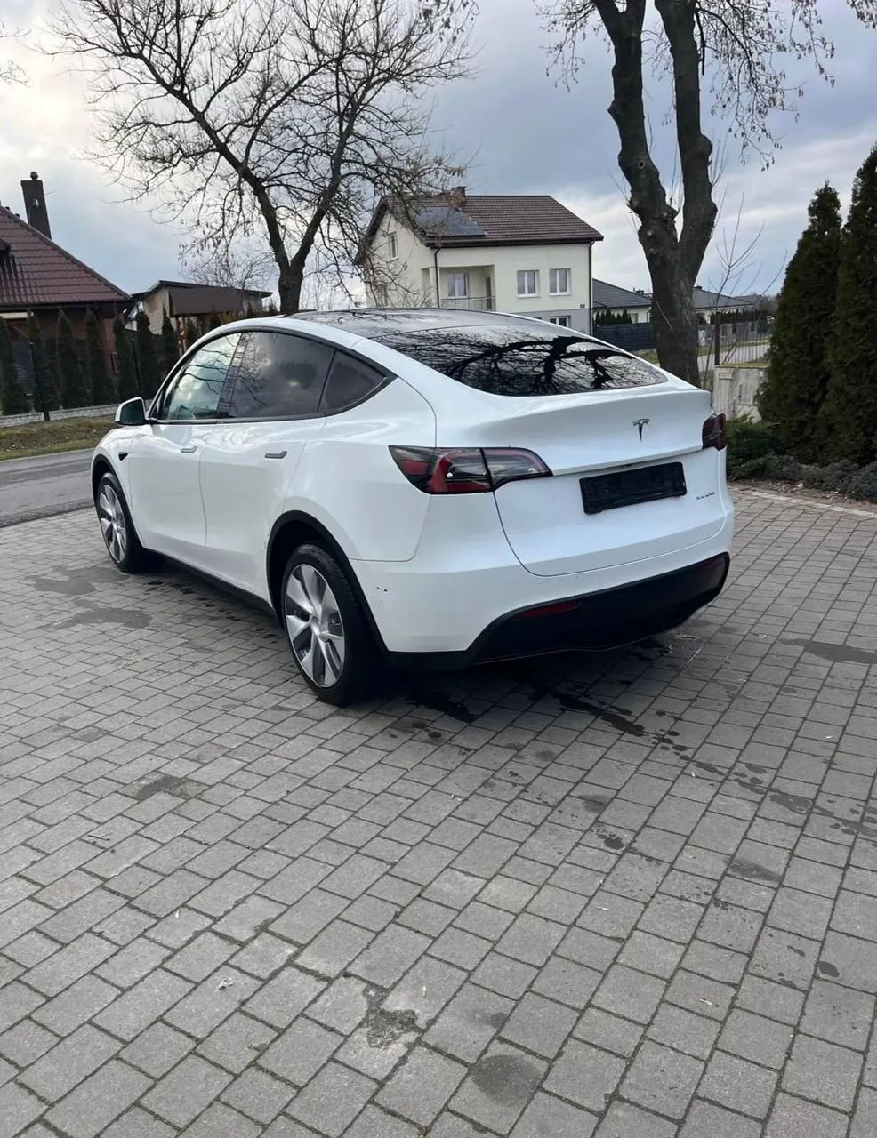 Tesla Model Y - фото 8